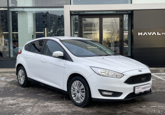 Подержанный автомобиль Ford Focus Hatchback 2016 года (3 фото)