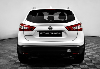 Подержанный автомобиль Nissan Qashqai 2017 года (6 фото)