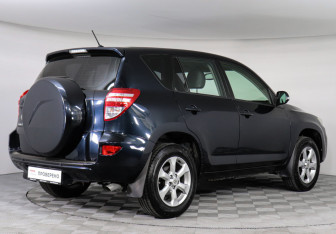 Подержанный автомобиль Toyota RAV4 2010 года (4 фото)