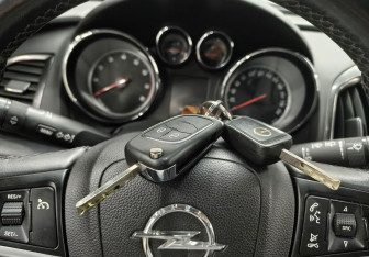 Подержанный автомобиль Opel Astra Hatchback 2011 года (16 фото)