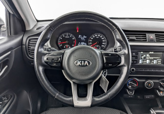 Подержанный автомобиль Kia Rio Hatchback 2021 года (21 фото)