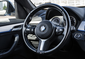Подержанный автомобиль BMW X1 2020 года (10 фото)