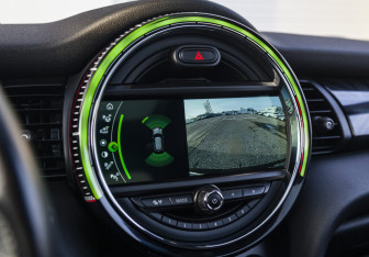 Подержанный автомобиль MINI Hatch 2018 года (24 фото)