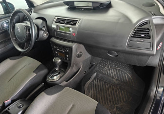 Подержанный автомобиль Citroen C4 Hatchback 2010 года (11 фото)