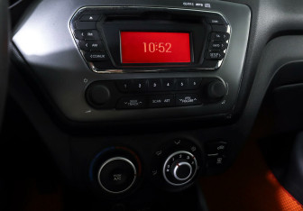 Подержанный автомобиль Kia Rio Sedan 2014 года (12 фото)