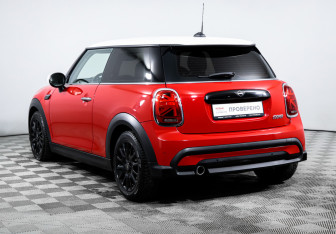 Подержанный автомобиль MINI Hatch 2021 года (7 фото)