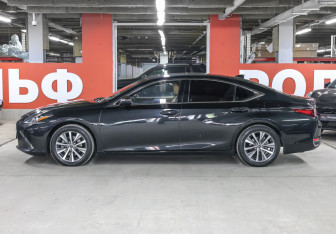 Подержанный автомобиль Lexus ES 2020 года (8 фото)