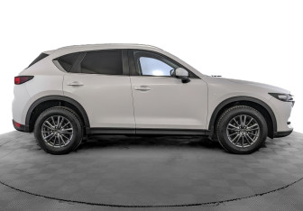 Подержанный автомобиль Mazda CX-5 2017 года (5 фото)