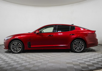 Подержанный автомобиль Kia Stinger 2019 года (8 фото)