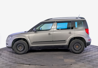 Подержанный автомобиль Skoda Yeti 2017 года (8 фото)