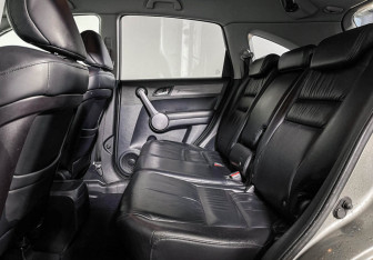 Подержанный автомобиль Honda CR-V 2008 года (10 фото)