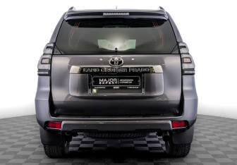 Подержанный автомобиль Toyota Land Cruiser Prado 2021 года (6 фото)