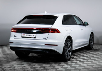 Подержанный автомобиль Audi Q8 2022 года (5 фото)