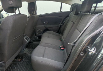 Подержанный автомобиль Renault Fluence 2012 года (10 фото)