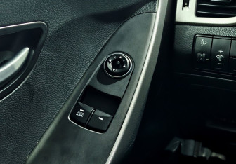 Подержанный автомобиль Hyundai i30 Hatchback 2014 года (14 фото)