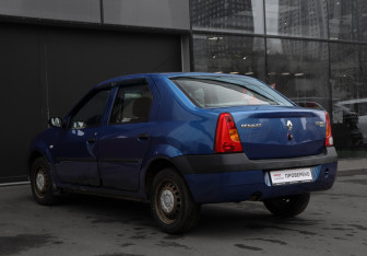 Подержанный автомобиль Renault Logan Sedan 2006 года (7 фото)