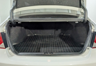 Подержанный автомобиль Honda Civic Sedan 2010 года (15 фото)