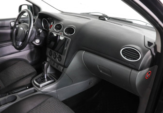 Подержанный автомобиль Ford Focus Hatchback 2010 года (6 фото)