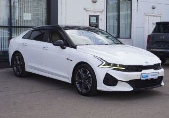 Подержанный автомобиль Kia K5 2020 года (3 фото)