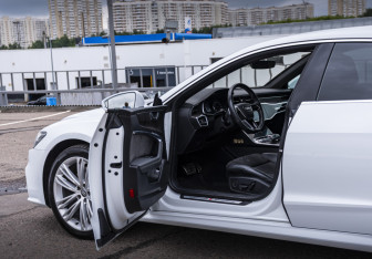 Подержанный автомобиль Audi A7 2018 года (10 фото)