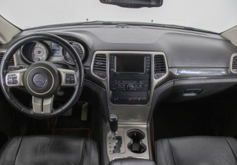 Подержанный автомобиль Jeep Grand Cherokee 2012 года (13 фото)