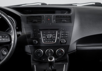 Подержанный автомобиль Mazda 5 2013 года (13 фото)