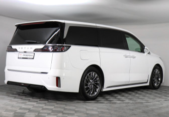 Подержанный автомобиль Voyah Dream 2023 года (5 фото)