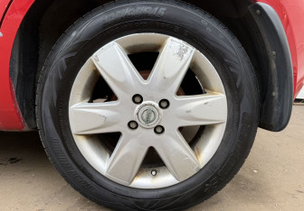 Подержанный автомобиль Nissan Note 2008 года (9 фото)
