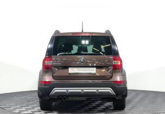 Подержанный автомобиль Skoda Yeti 2015 года (6 фото)