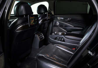 Подержанный автомобиль Kia K900 2020 года (11 фото)