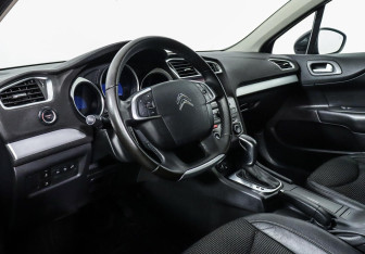 Подержанный автомобиль Citroen C4 Sedan 2017 года (6 фото)