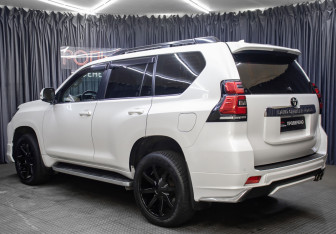 Подержанный автомобиль Toyota Land Cruiser Prado 2018 года (7 фото)