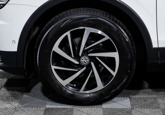 Подержанный автомобиль Volkswagen Tiguan 2018 года (15 фото)