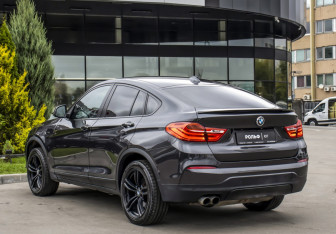 Подержанный автомобиль BMW X4 2017 года (6 фото)
