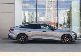 Подержанный автомобиль Audi A5 Liftback 2025 года (4 фото)