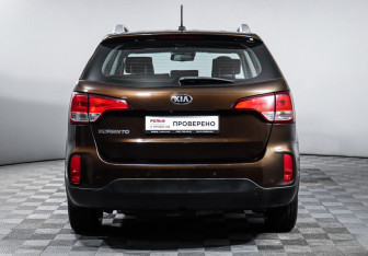 Подержанный автомобиль Kia Sorento 2017 года (6 фото)