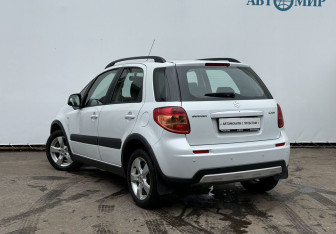 Подержанный автомобиль Suzuki SX4 Hatchback 2012 года (7 фото)