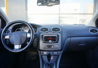 Подержанный автомобиль Ford Focus Hatchback 2010 года (12 фото)