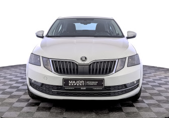 Подержанный автомобиль Skoda Octavia Liftback 2019 года (2 фото)