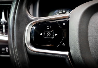 Подержанный автомобиль Volvo S90 2021 года (27 фото)