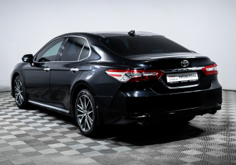 Подержанный автомобиль Toyota Camry Sedan 2023 года (7 фото)