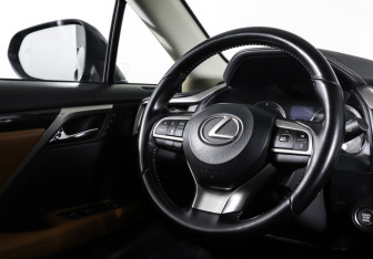 Подержанный автомобиль Lexus RX 2021 года (13 фото)