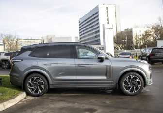 Подержанный автомобиль Lynk&Co 09 2022 года (4 фото)