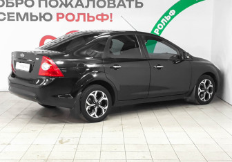 Подержанный автомобиль Ford Focus Sedan 2009 года (4 фото)