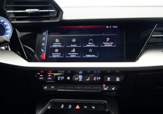 Подержанный автомобиль Audi A3 Hatchback 2021 года (21 фото)