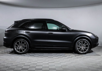 Подержанный автомобиль Porsche Cayenne 2023 года (4 фото)