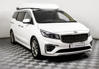 Подержанный автомобиль Kia Carnival 2019 года (3 фото)