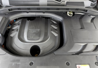 Подержанный автомобиль Geely Atlas Pro 2024 года (9 фото)