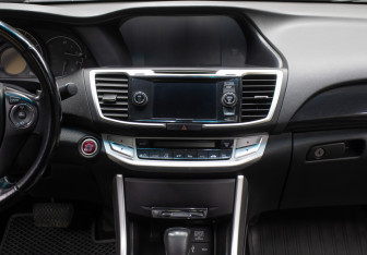 Подержанный автомобиль Honda Accord Coupe 2012 года (14 фото)