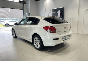 Подержанный автомобиль Chevrolet Cruze Hatchback 2013 года (6 фото)